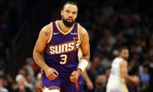 生死时刻库里胸口被狄龙重锤 勇士遭遇三连败