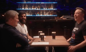 马斯克警告：如果没有AI和机器人，美国1000%会破产