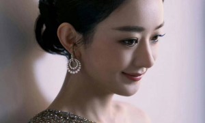 狗仔曝赵丽颖和导演赵德胤恋情没有下文，为了孩子赵丽颖深居简出