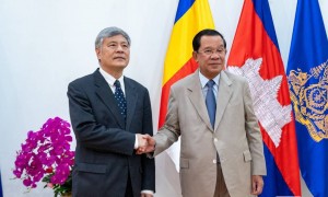 这一仗打得柬埔寨十年不得翻身？洪森急见中方，强调“铁杆朋友”