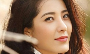 她是两百年难遇的美人，靠美貌征服无数男人，如今49岁仍未婚