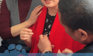 重男轻女爷爷偷偷把刚出生2天孙女遗弃，被捡送福利院后被领养到荷兰，女孩毕业跨国寻亲28年终团圆