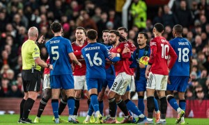 曼联冤？伯恩茅斯多次疑似禁区手球未判 锁喉对手仅染黄