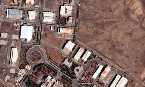 死伤惨重！双方互炸核设施，1吨重弹头命中以色列核基地