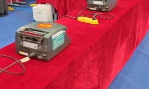 河南一企业年会现场发6000万元现金，供员工参与数钱环节，规定：数错一张扣十张，有人10分钟数走近9万元